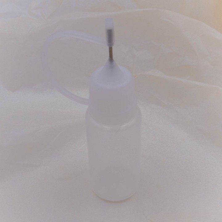 Fiole de remplissage avec embout métallique | FourmiCurieuse